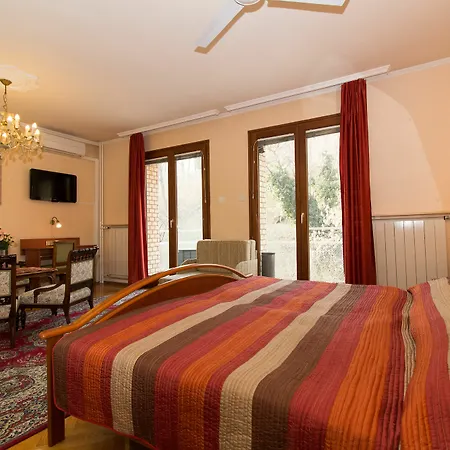 Bed & Breakfast Budavar 3*