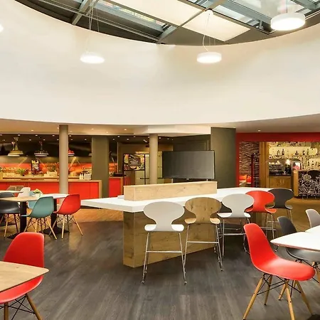 Ibis Heroes Square Отель