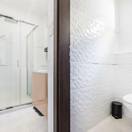 Centrum Opera Luxury With Free Garage Apartment *