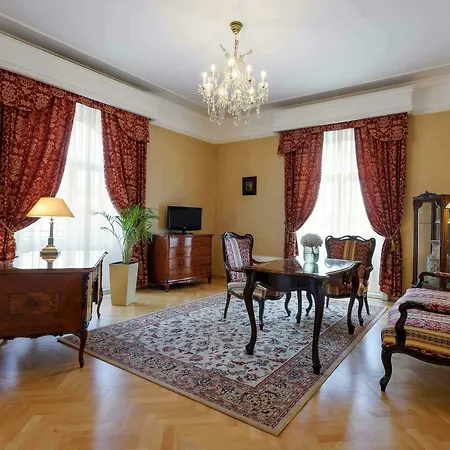 Danubius Astoria Center 4*