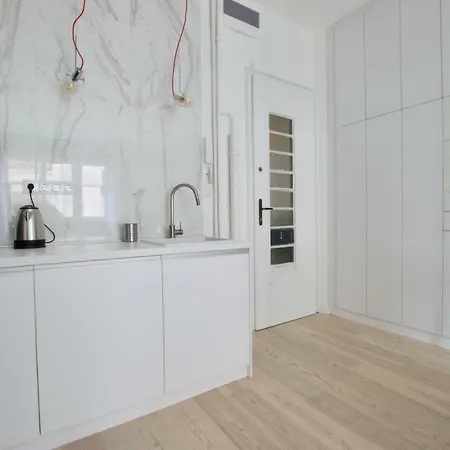 Luxury By Hi5 - Aranykez 7 Apartament