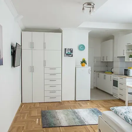 Harrison Apartment *
