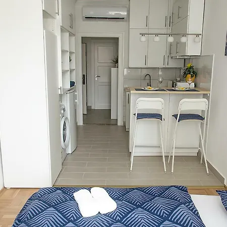 Harrison Apartment *