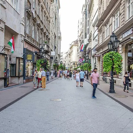 Harrison * Budapest