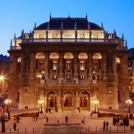 Apartament 2 Between Of Chain Bridge, Cathedral, Parlament,castle Area Budapesta