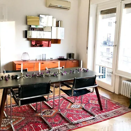 Bauhaus Icon: Spacious Fitness Flat In Central Buda