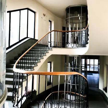Bauhaus Icon: Spacious Fitness Flat In Central Buda *
