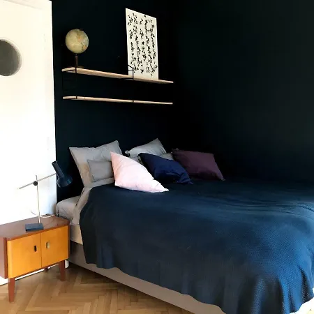 Bauhaus Icon: Spacious Fitness Flat In Central Buda *
