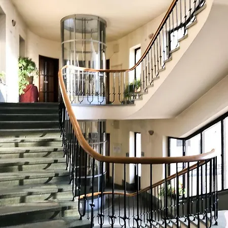 Bauhaus Icon: Spacious Fitness Flat In Central Buda Apartment *
