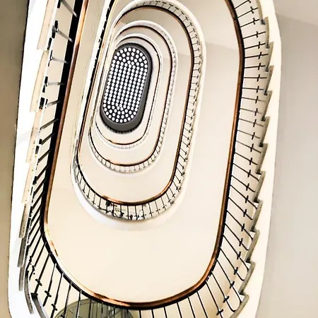 Bauhaus Icon: Spacious Fitness Flat In Central Buda Apartment *
