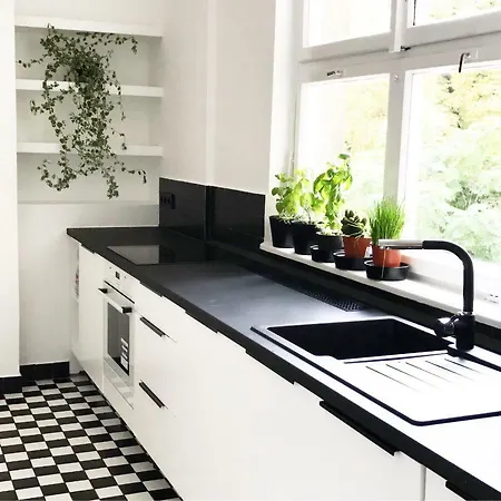 Bauhaus Icon: Spacious Fitness Flat In Central Buda