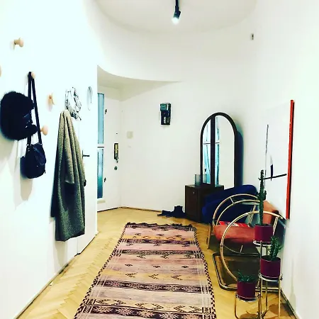 Bauhaus Icon: Spacious Fitness Flat In Central Buda * Budapest