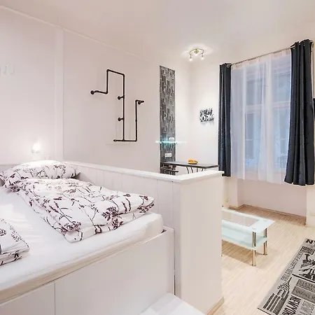 Free Parking, Quiet Design Flat In The Centre * Budapest