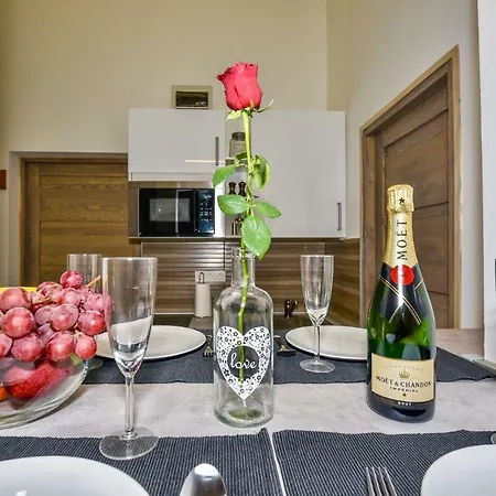 Heart With Free Private Parking Apartman