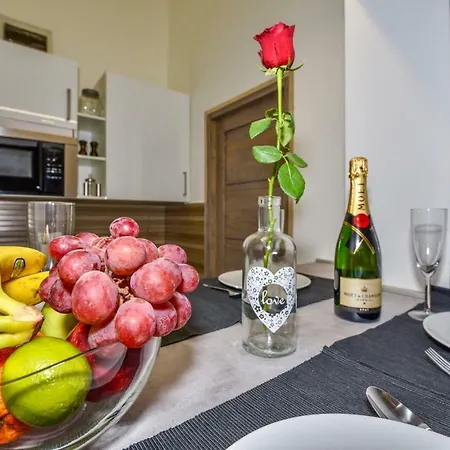 Heart With Free Private Parking Apartman