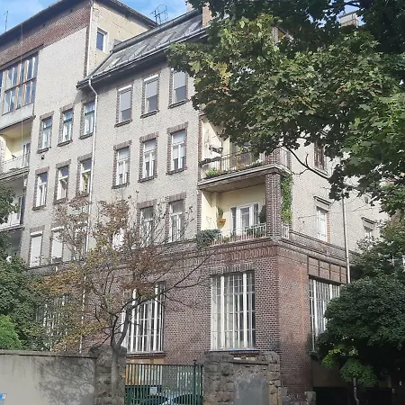 2 Bedroom Near Heroes Square *