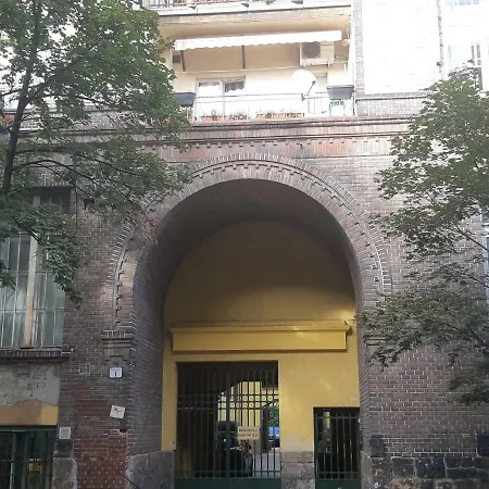2 Bedroom Near Heroes Square Appartamento