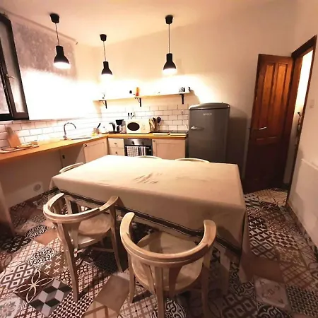 2 Bedroom Near Heroes Square Appartamento *