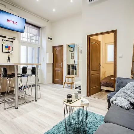 A9 Houseleek Astoria Apartment Budapest