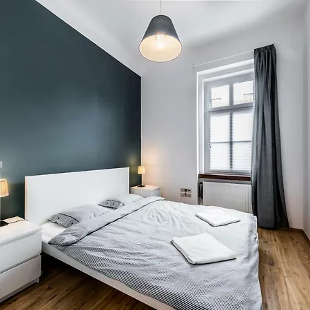 French Touch With Free Parking Budapest