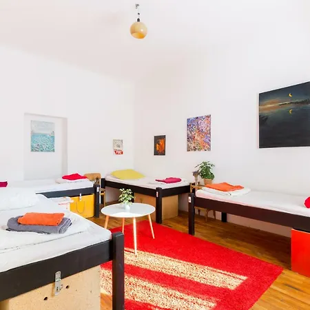 Nest Hostal