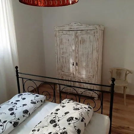 2 Bedroom Near Heroes Square *