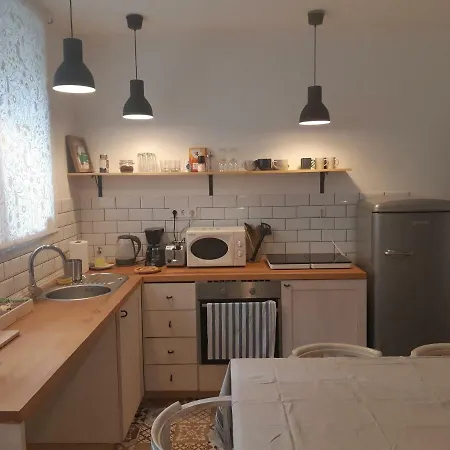 2 Bedroom Near Heroes Square Appartamento