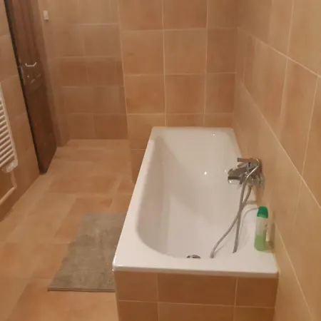 2 Bedroom Near Heroes Square *