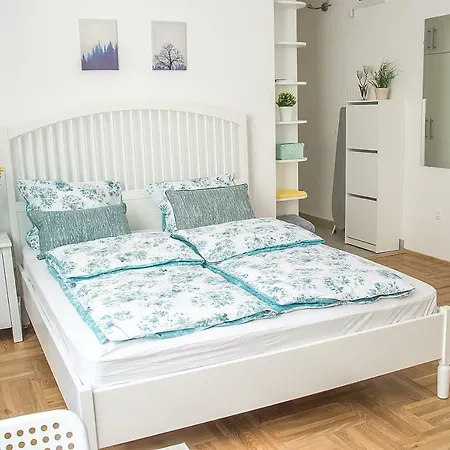 Harrison Apartment *