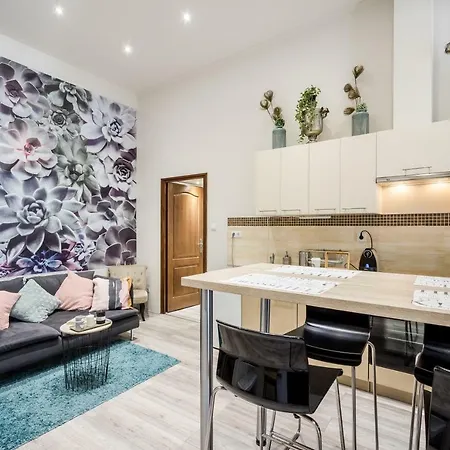 A9 Houseleek Astoria Budapest