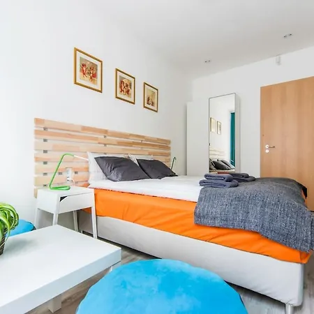 Modern Four Bedroom In Palace District Apartment