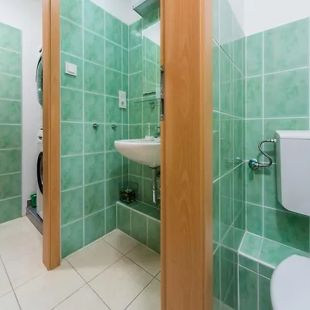 Apartment Modern Four Bedroom In Palace District
