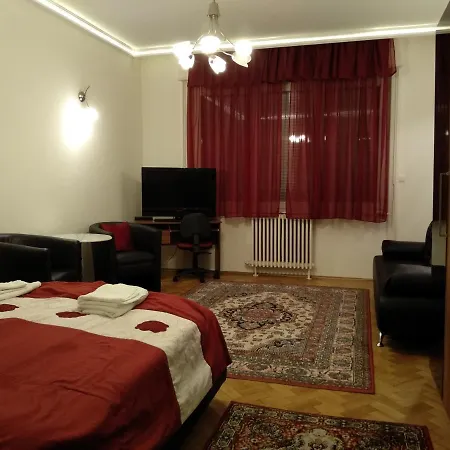 Gyoengyi * Budapest