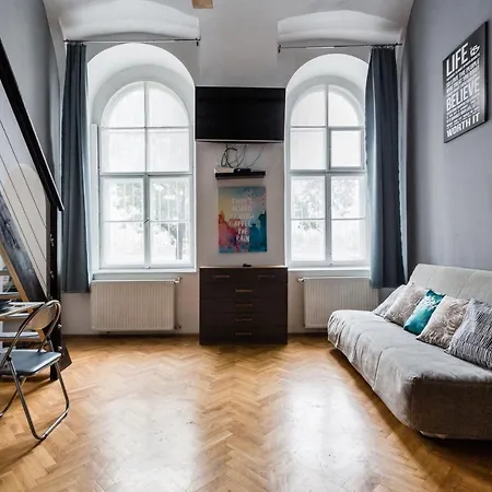 Mickey's Chain Bridge Apartament