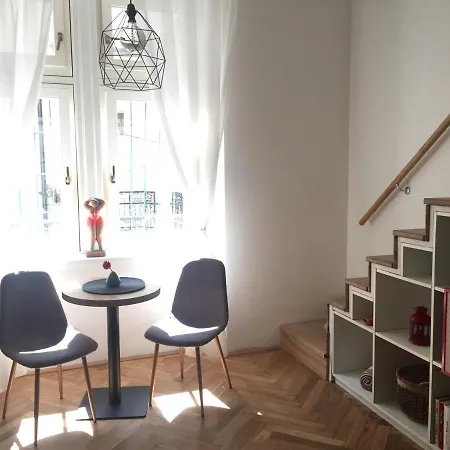 Lovely Downtown In Apartment *