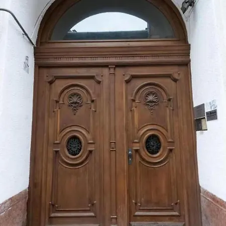 D52
