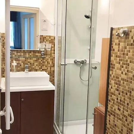 Апартаменты Cosy And Central With 4 Bedrooms And A/c *