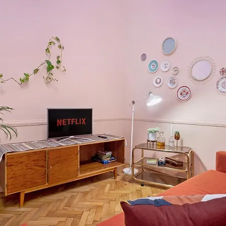 Cozy Boho Apartment, Super Central, Parliament, Netflix * Budapešť