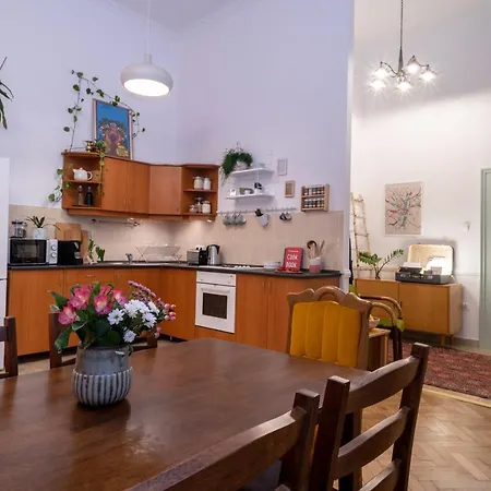 Cozy Boho Apartment, Super Central, Parliament, Netflix Budapest