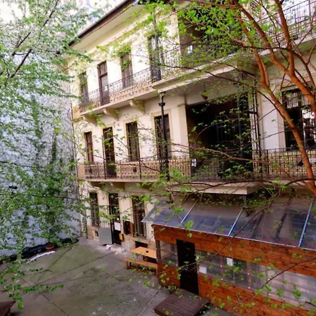 Meander Hostel