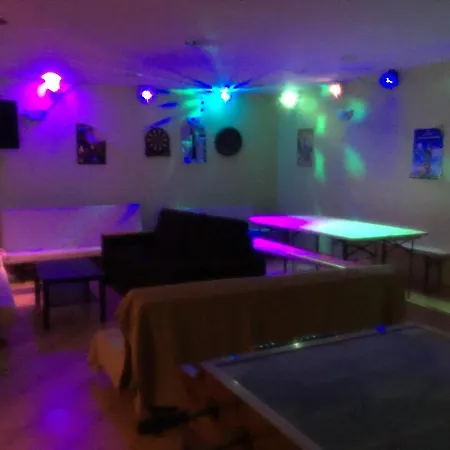 Whole Basement Former Pub3 For Bachelor / Bachelorette Party Appartement