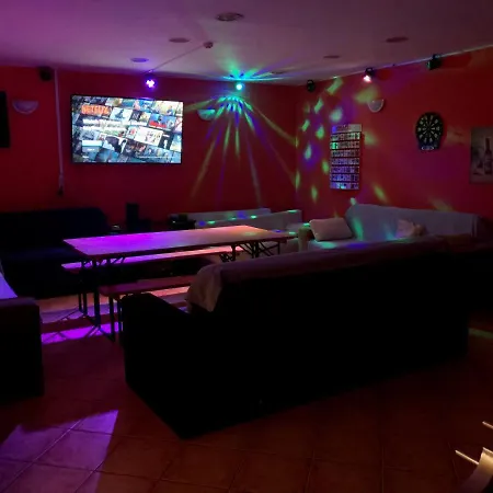 Whole Basement Former Pub3 For Bachelor / Bachelorette Party Appartement