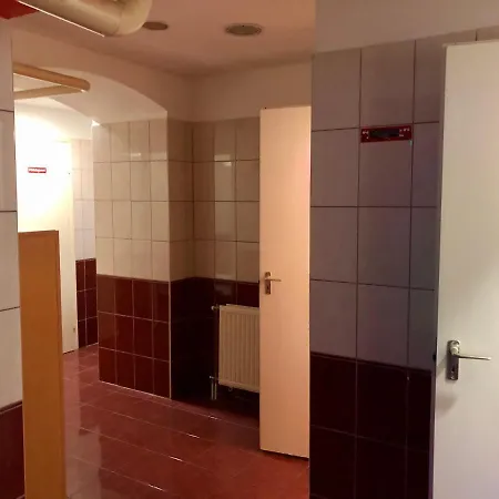 Whole Basement Former Pub3 For Bachelor / Bachelorette Party Appartement