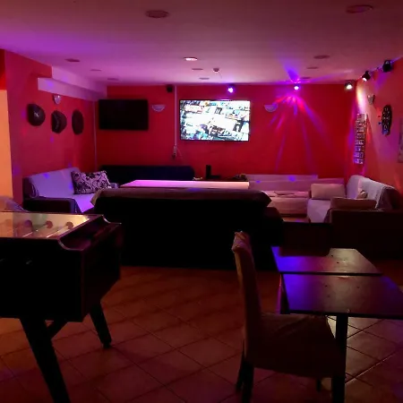 Whole Basement Former Pub3 For Bachelor / Bachelorette Party Appartement *