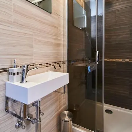 Orangehomes Fantastic 3 Bedrooms Dohany Street *