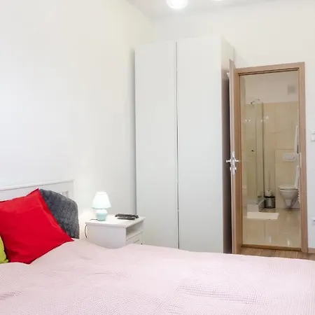 3 En Bedroom Flat In The Main Centre For 6ppl, 3bdr,3bthr,ac Apartment