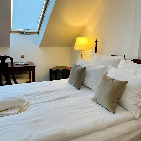 Opera16 Guestrooms Penzion *