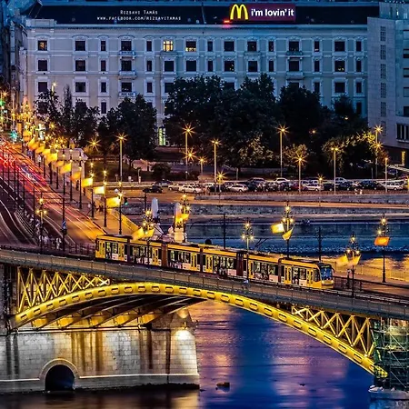 Bauhaus Astoria Будапешт