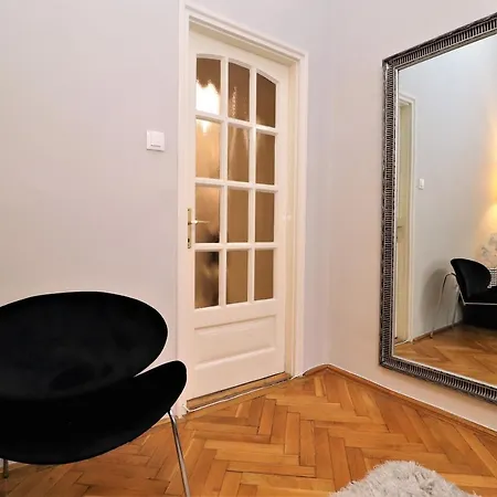 Nehru Part River Side Danube Appartement