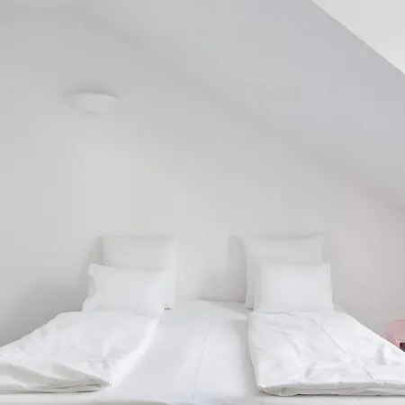Relax Into Loft Living At A Light-filled Escape *